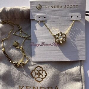 ❄️New Kendra Scott Snowflake Gold Short Pendant Necklace ❄️